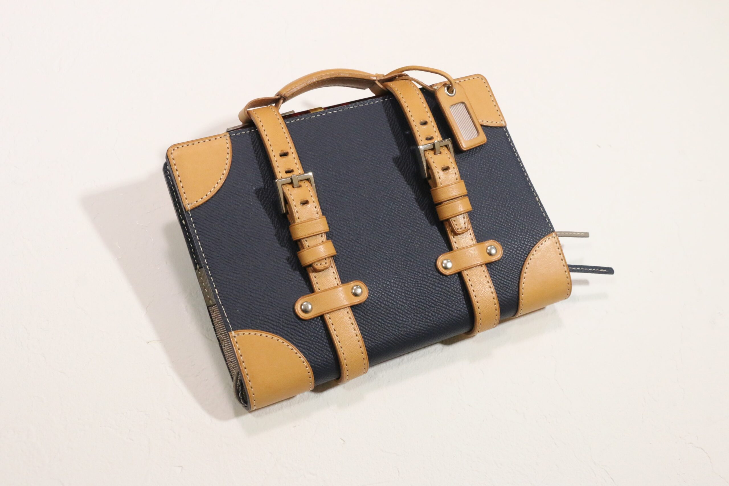 レトロなトランク風手帳カバー - 革・レザークラフトのオーダーメイド