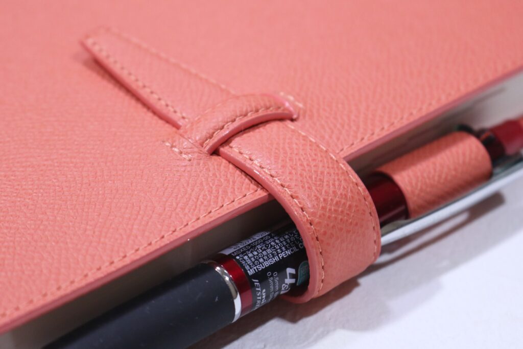 ピンク?オレンジ?絶妙な色で魅せるA5(ほぼ日手帳カズン)サイズ手帳カバーT844