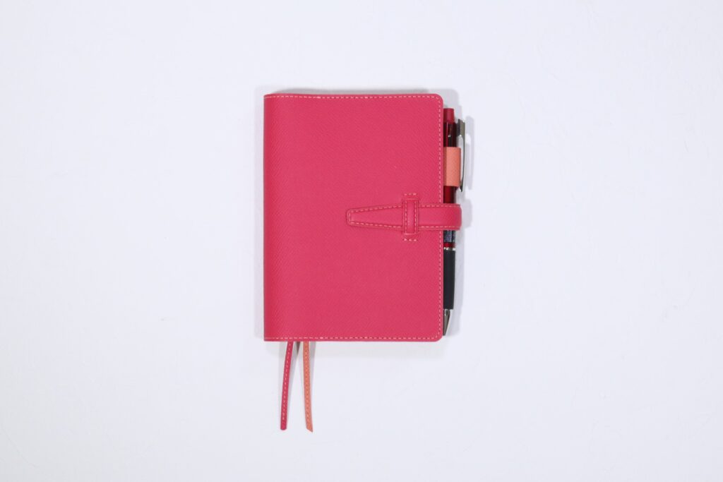 小ぶりでも華やか!ピンクツートンのA6(ほぼ日手帳オリジナル)サイズの手帳カバー T842